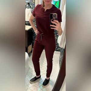 Jaanuu Burgundy/Maroon jogger scrub set NWOT